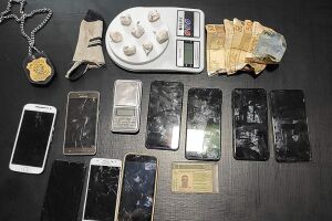 Mãe e filho são presos vendendo drogas em Bonito