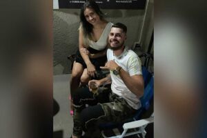 Leonardo e a esposa Thaynara após o acidente