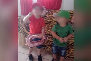 A roupa foi escolhida pela própria criança para ir à festa