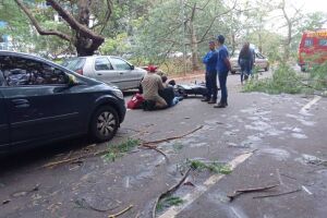 O motociclista foi socorrido pelo Corpo de Bombeiros 