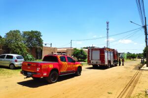 Princípio de incêndio em depósito de recicláveis mobiliza Bombeiros no Jardim Los Angeles