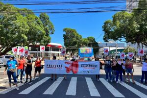 Prefeitura oferece 4,78% de reajuste e professores decidem se aceitam hoje a tarde