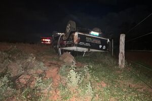 Veículo ficou capotado na estrada vicinal