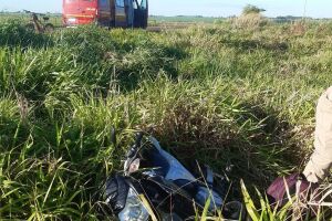 Mulher foi parar às margens da pista