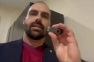Eduardo diz que foi denunciar censura no Brasil 