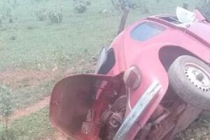 Idoso morre esmagado após ser arremessado de veículo