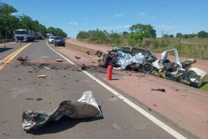 Motorista de carro morreu na hora