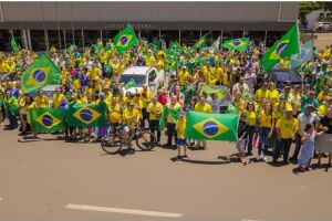 Manifestantes de Naviraí também pedem golpe militar