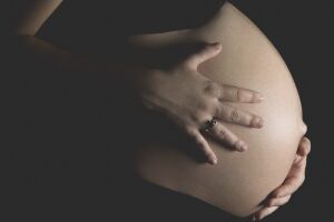 Família paterna acredita que mãe acobertava gravidez de adolescente estuprada pelo padrasto em MS