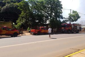 Pessoas que estavam próximas ao local tentaram verificar possíveis vítimas, mas imóvel estava vazio