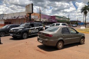 Sem CNH, motorista invade preferencial e bate em viatura da Polícia Civil em Sidrolândia