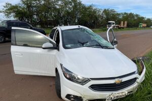 Carro capota várias vezes e mulher fica ferida em Nova Andradina