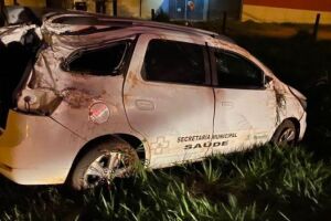 Carro ficou bastante danificado com o acidente