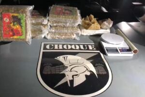 No Centro Oeste, polícia encontra mochila recheada de droga do 'Bob Marley' (vídeo)