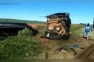 Caminhão Boiadeiro arranca cabine de carreta em acidente na BR-163 (vídeo)