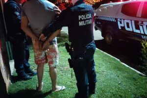 Criança de 2 anos é espancada pelo padrasto após defender a mãe de agressões (vídeo)