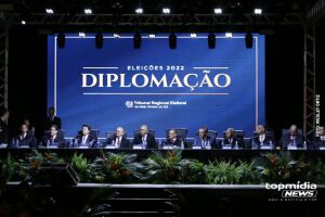 Na Lata: Lula e Bolsonaro são ovacionados e vaiados em diplomação de MS