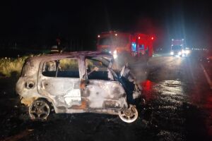 Carro explode e motorista morre carbonizado em acidente em Nova Andradina