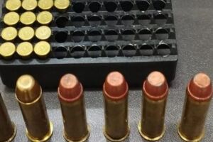 Comércio ilegal e porte irregular de arma de fogo leva dois para a cadeia