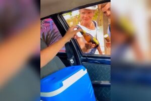 Doação alegrou pedestres em bairros da Capital 