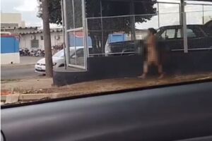 Mulher mostra lucidez ao atravessar a rua 