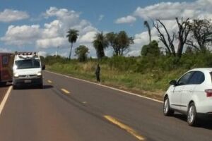 Ambulância tenta ultrapassar caminhão e causa acidente em Nova Andradina