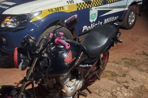 Adolescente empina moto na frente da polícia e é apreendido em Jardim