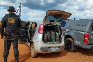 Homem é preso transportando pneus contrabandeados em MS