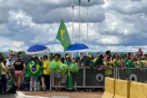 Apoiadores receberam a presença de Jair Bolsonaro