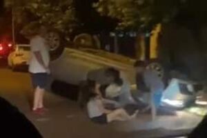 Carro invade preferencial, capota e deixa feridos em Sidrolândia