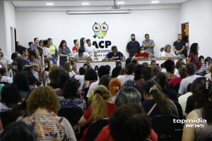 Falta de compromisso da prefeita com reajuste prejudica professores, pais e alunos