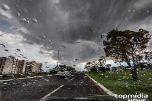 Chuva chega de 'mansinho' em Campo Grande