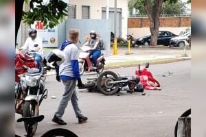 Motociclista sofre acidente e espera mais de 1h para ser socorrido