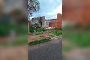 Casa tem lixo, rato escorpião e pode servir como esconderijo para marginais