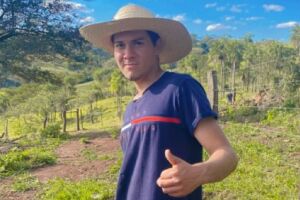 Motociclista bate em guard-rail, é arremessado e morre em Aral Moreira