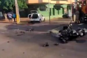 Motocicleta ficou destruída