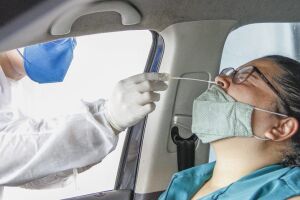 Após três anos, covid-19 deixa de ser uma emergência sanitária, diz OMS