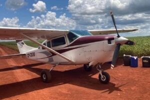 Dois homens são presos com avião lotado de cocaína na fronteira do Paraguai