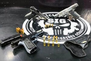 Preso com armas furtadas da PM, comerciante paga fiança e ganha liberdade