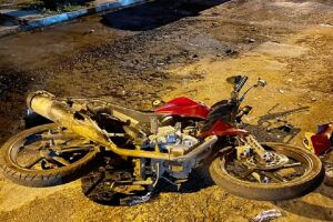 Adolescente fratura o braço em acidente com carro e moto em Coxim