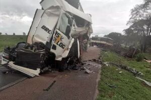 Motorista de carreta morre em grave acidente entre Sonora e Pedro Gomes
