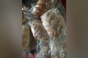 Mãe vende pão caseiro para comprar medicamentos da filha e ajudar na renda da família