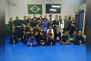 Projeto de jiu-jitsu tem mudado vida de crianças carentes no Parque do Sol