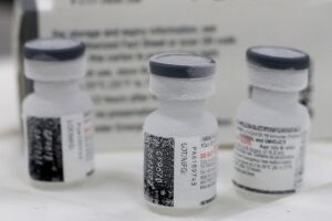 Sem vacina dispon&iacute;vel, gestante peregrina em postos e recebe amea&ccedil;a de notifica&ccedil;&atilde;o em Campo Grande