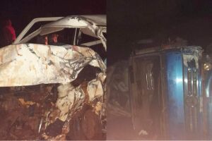 Fiat Uno ficou destruído e carreta tombada