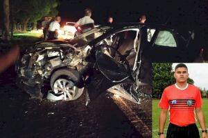 Veículo Gol ficou completamente destruído