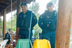 Policiais acharam menina dentro de casa