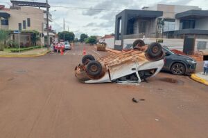 Capotamento deixa três feridos em Chapadão do Sul