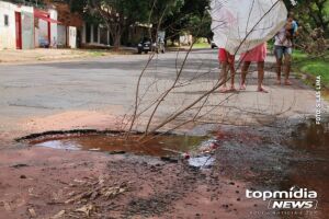 Troca de mensagens entre grupo comprova fraude em tapa-buracos: 'servi&ccedil;o de porco'