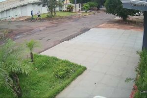Imagens registram a chegada e o momento que bandidos são presos na Vila Carlota